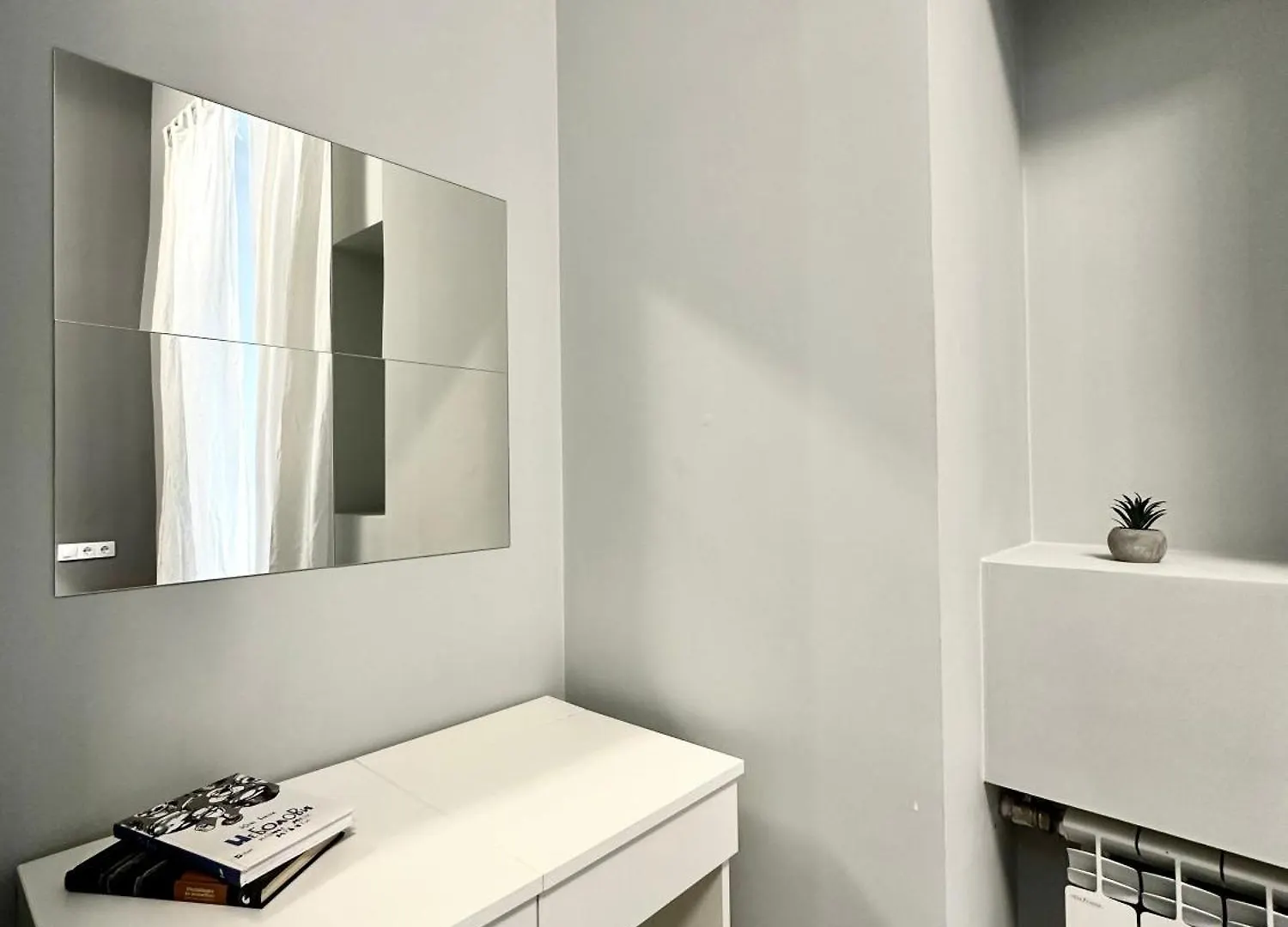 Designers' 1 Bedroom Apartment Near Gulliver 키예프