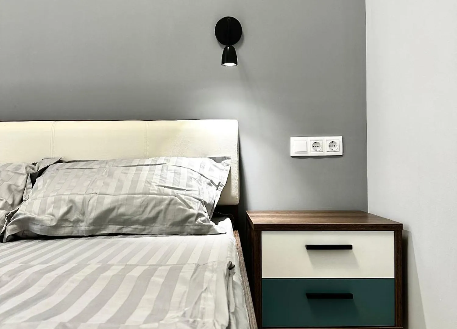 Designers\' 1 Bedroom Apartment Near Gulliver의 연락처