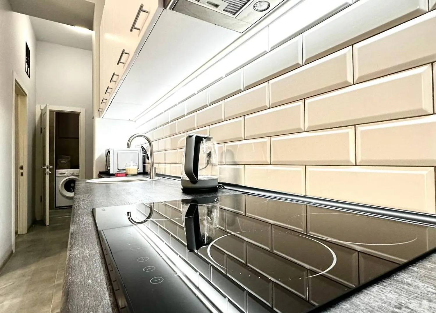 Designers' 1 Bedroom Apartment Near Gulliver 키예프